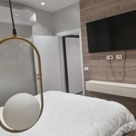 Kodra E Diellit 2 شقة Selitë e Vogël